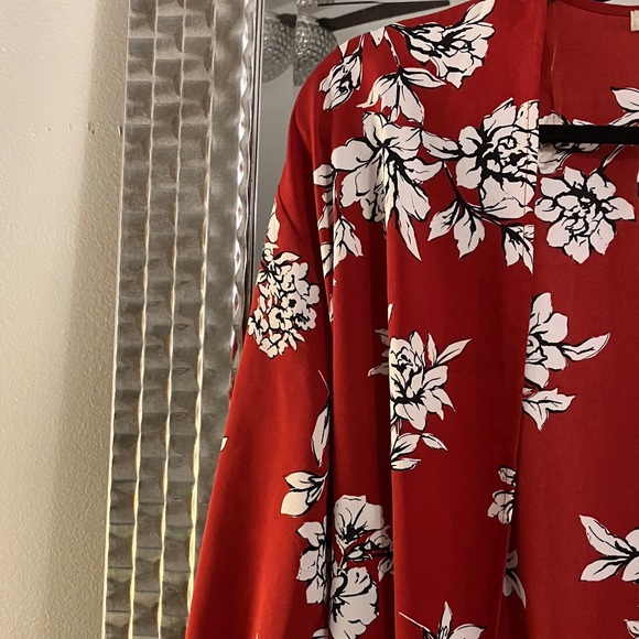 Active USA Red and White Floral Blouse - Picture 2 of 4